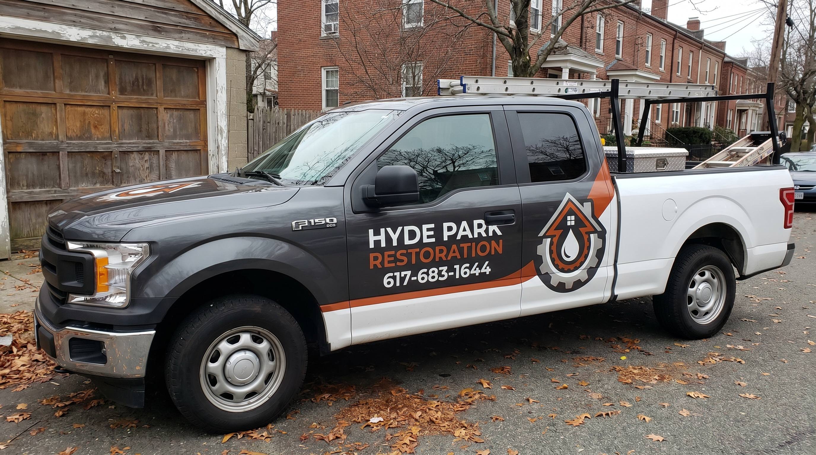 East Houston Plumbing plumber greeting a homeowner